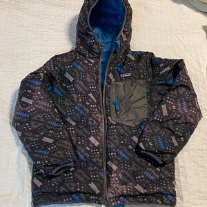 Patagonia Kids Two-Tone Blue and Gray Reversible Puffer Jacket size 8-10 Medium